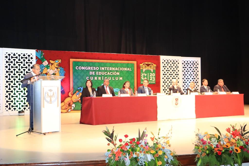 Reflexionan en la UATx sobre el currículum en congreso internacional